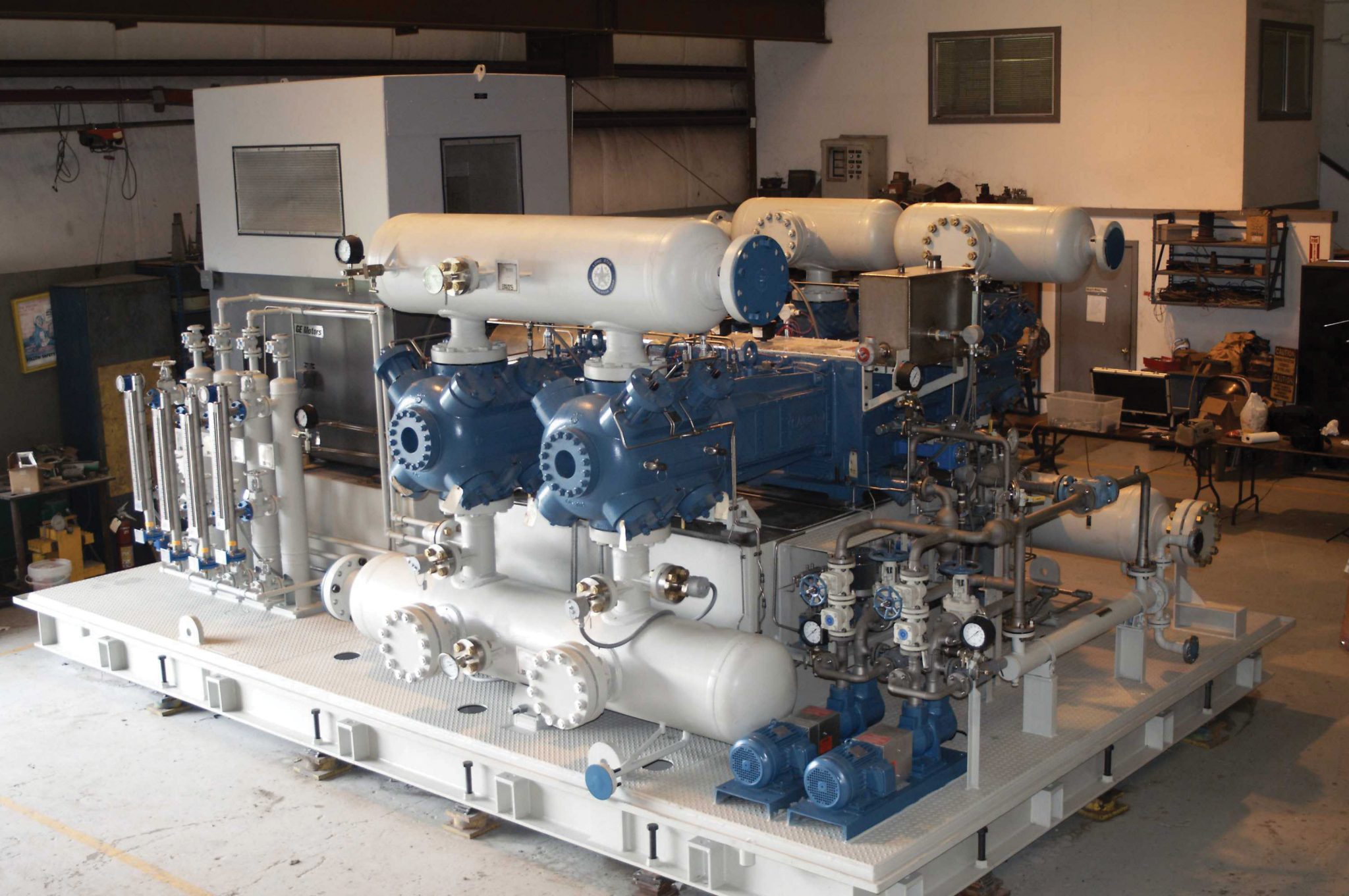 Packaged medium speed short stroke compressor